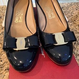 Salvatore Ferragamo Womens 7.5 C Pumps